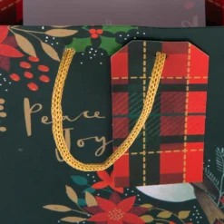 Hallmark Christmas Gift Bags - Pack Of 3 In Tartan Design -Pod Shop 25584051 5 018033be ec45 4676 8da3 755597d1e170 scaled