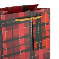 Hallmark Christmas Bottle Gift Bags - Pack Of 3 In Tartan Design -Pod Shop 25584052 5 26549e0a d66f 4a3f bec7 7e49ffcfe3fd scaled